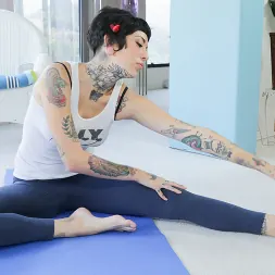 Aayla Secura in 'Burning Angel' Aayla And Yoga Pants (Thumbnail 1)