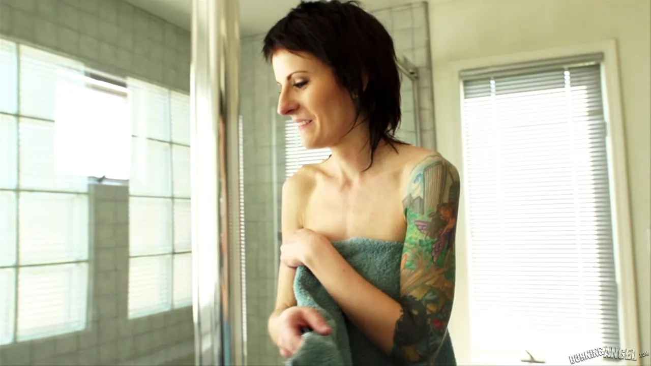 Burning Angel 'Solo!' starring Eliza (Photo 2)