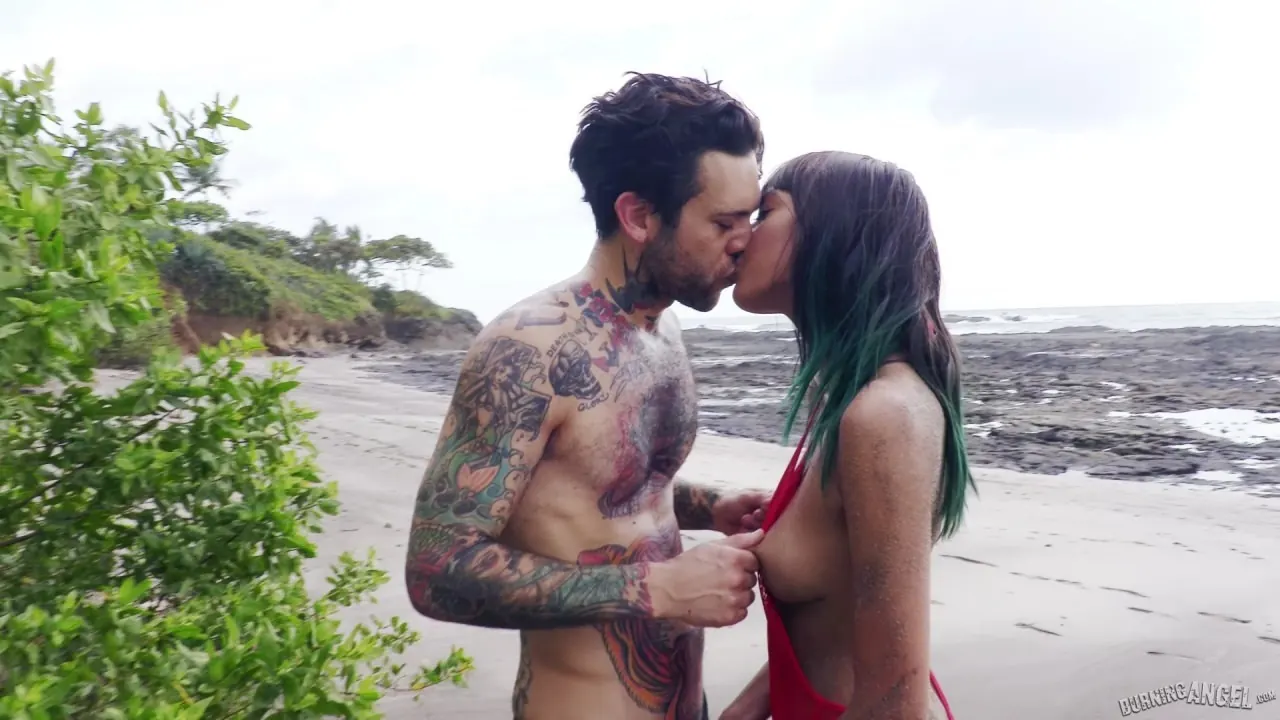 Burning Angel 'Fucking Young Whores On Vacation - Janice and Small Hands' starring Janice Griffith (Photo 4)