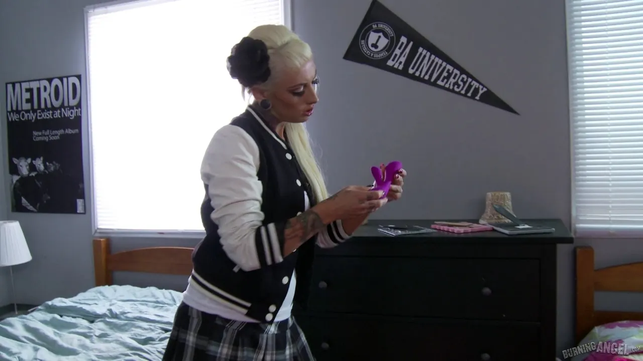 Burning Angel 'FUCK YOUR FUCKIN JAMMIES TOO' starring Jessie Lee (Photo 6)