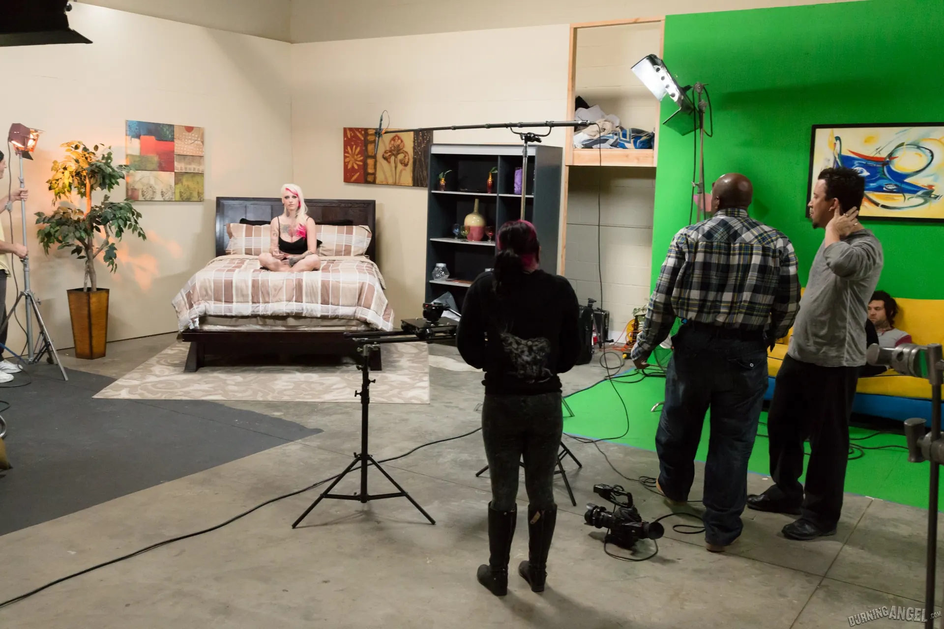 Burning Angel 'Late' starring Jessie Lee (Photo 3)