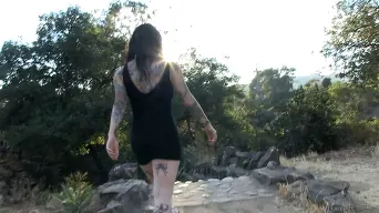 Joanna Angel 在 'Scenic Hike!'