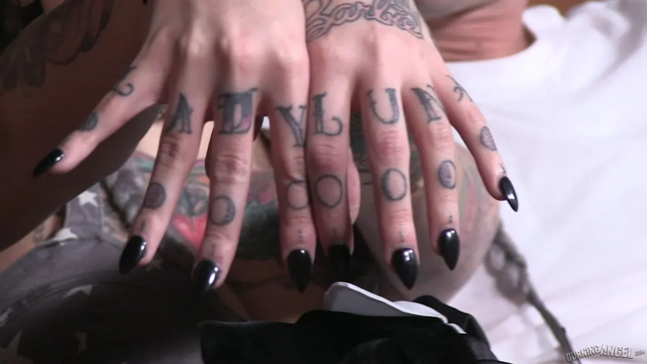 Burning Angel 'BTS Episode 91' starring Lady Luna (Photo 5)