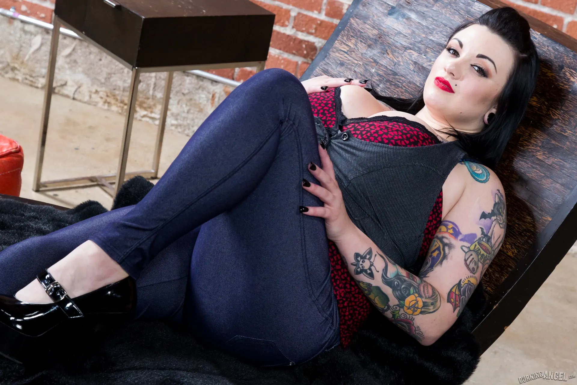 Burning Angel 'Follow Me' starring Scarlet LaVey (Photo 1)