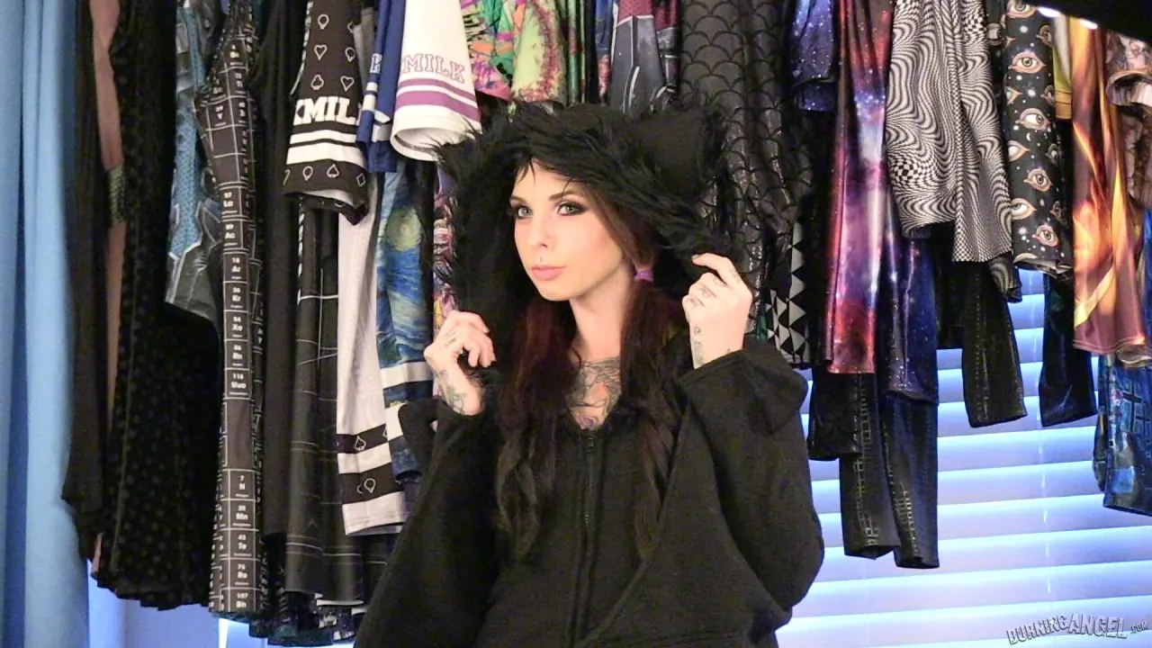 Burning Angel 'BTS Episode 73' starring Taurus (Photo 8)